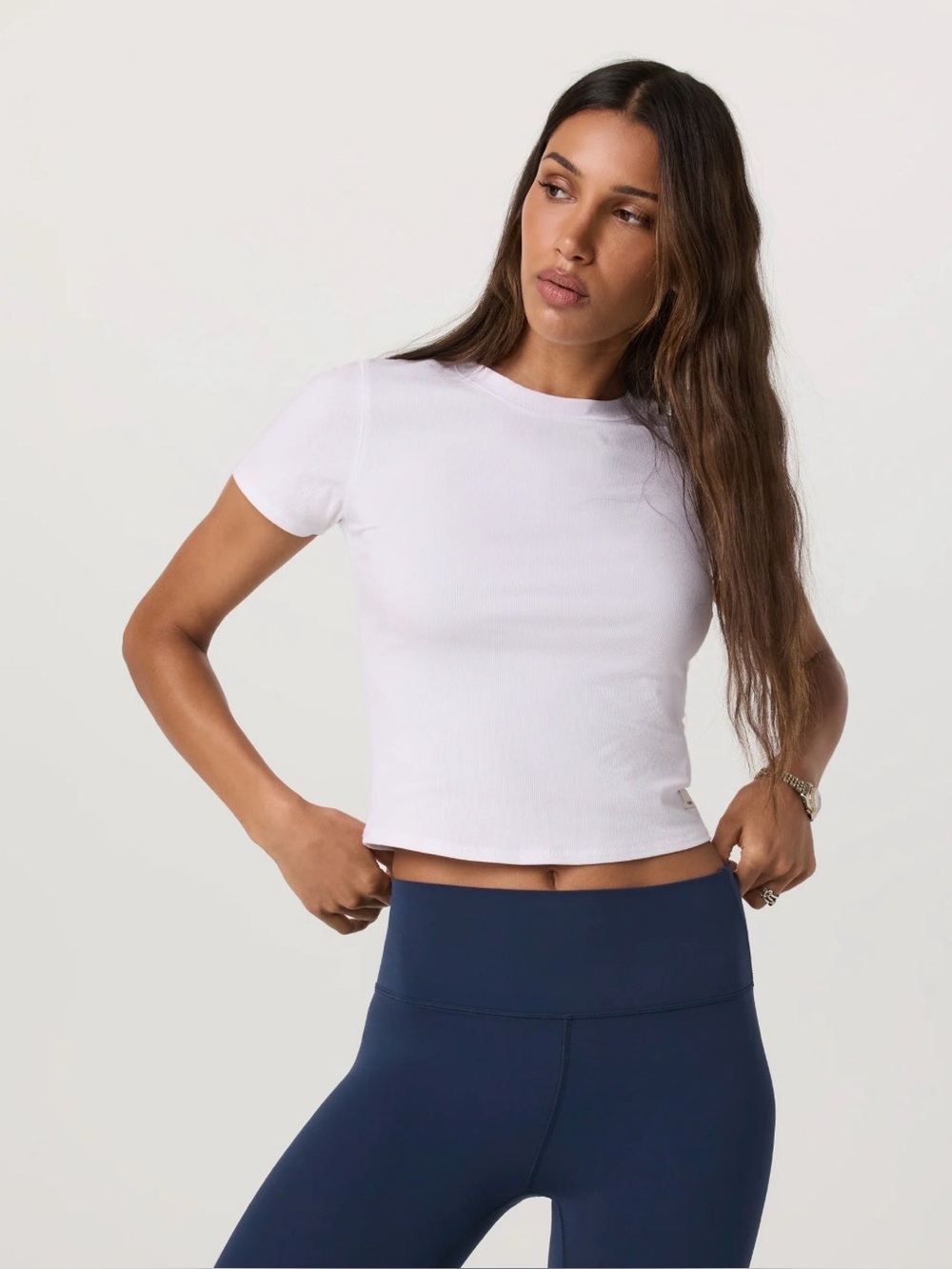 Vuori Women's Pose Fitted Tee White Short Sleeve Crewneck Tee Size XL.